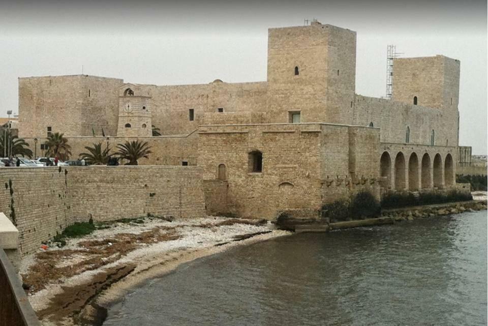 Affittacamere La Cattedrale Sul Mare Trani Exteriör bild