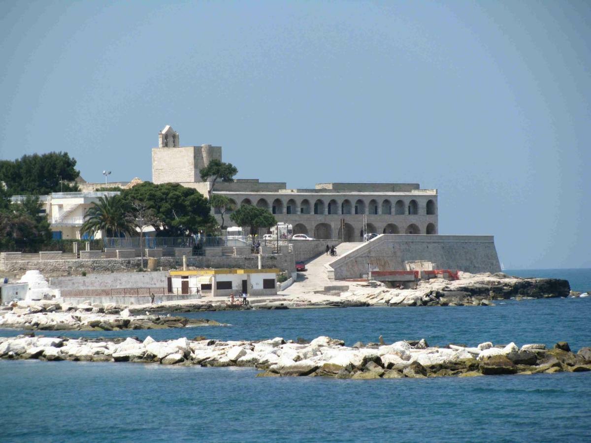 Affittacamere La Cattedrale Sul Mare Trani Exteriör bild